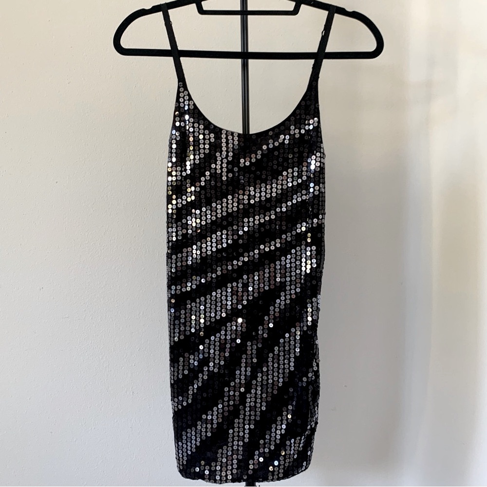 Almost Famous Y2K Black & Silver Sequin Top Size Small